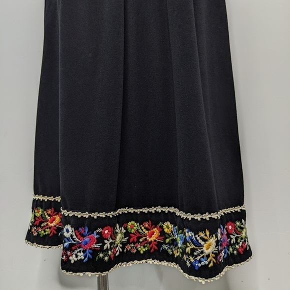 Vintage Lori Till black velvet colorful floral embroidered maxi dress 10/12 - Picture 5 of 11